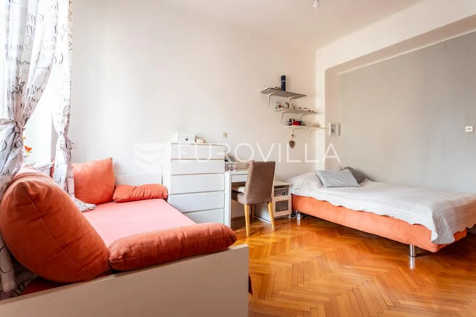 split, bačvice, trosoban stan na odličnoj lokaciji, 105m2 - slika 7