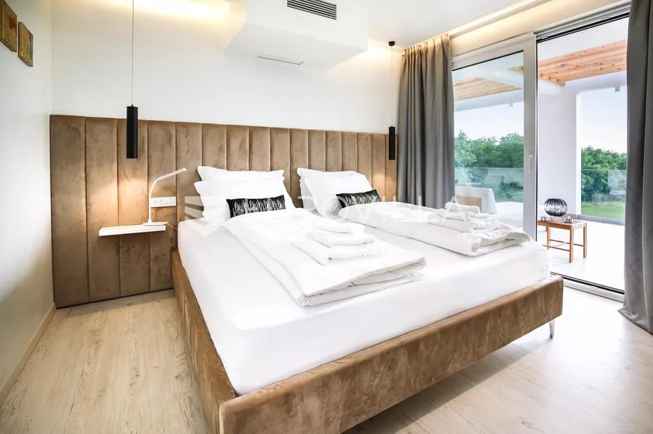 labin, santalezi, luksuzna vila s wellnessom, grijanim bazenom, teretanom, mirna lokacija - slika 29