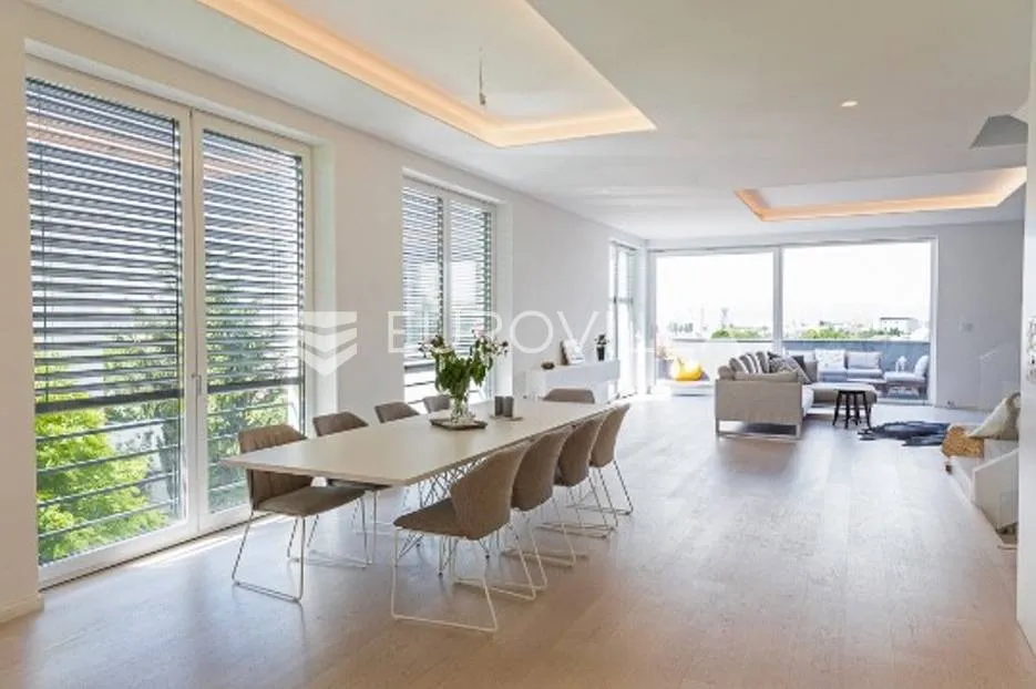 Zagreb, Pantovčak, luksuzan četverosoban stan s garažom, 280 m²
