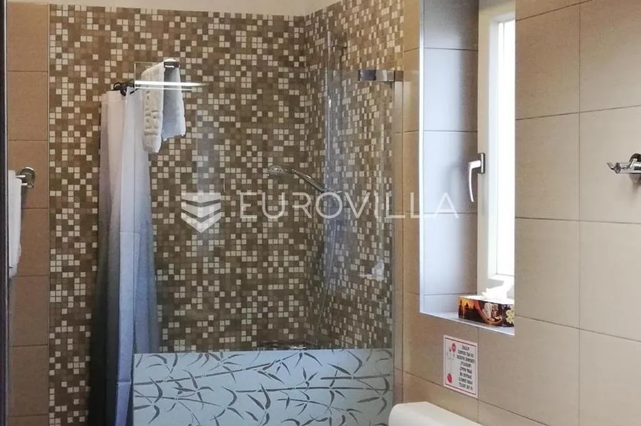 bale, samostojeća kuća s 3 apartmana - slika 20