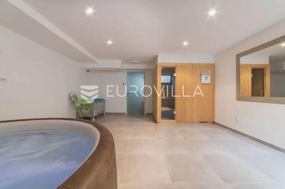 trogir, luksuzna vila s bazenom, nkp 368 m2 - slika 86