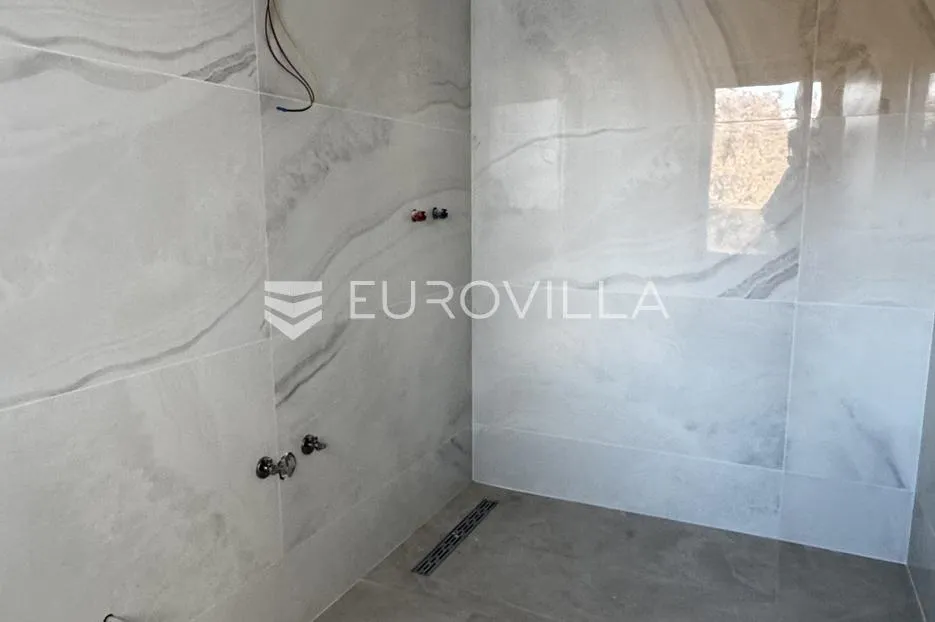 istra, novigrad, novogradnja, dvojna kuća 500 m od mora - slika 12