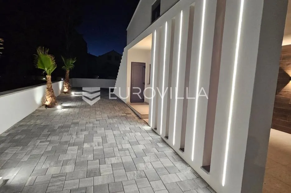 zadar, vir, moderna dvojna kuća s dva stana i bazenom u neposrednoj blizini plaže jadro - slika 26