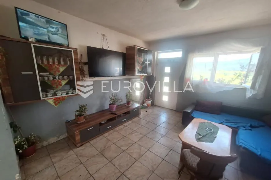 plaški, kuća 320 m², energetski obnovljena, mirna lokacija - slika 3