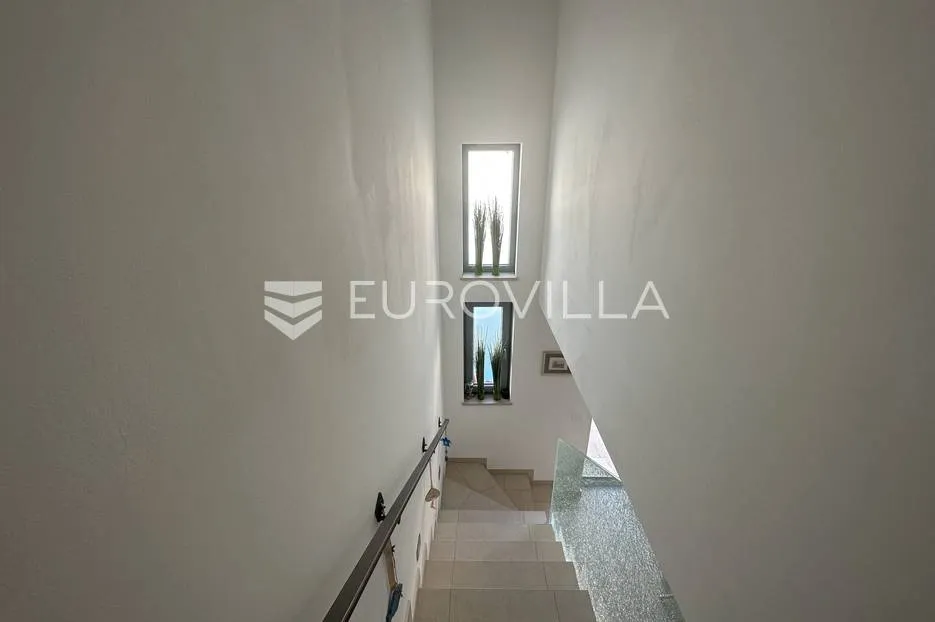 ližnjan, moderna kuća zadnja u nizu 175 m² s uređenim vrtom, bazenom i pogledom more - slika 42