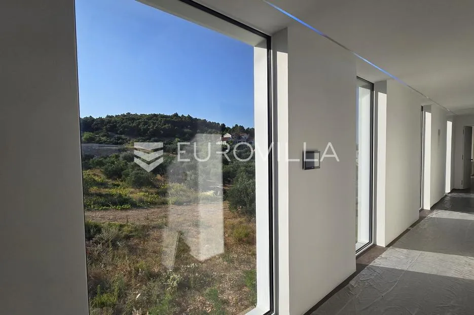 vodice, vrhunski opremljena i namještena luksuzna novoizgrađena vila - slika 20