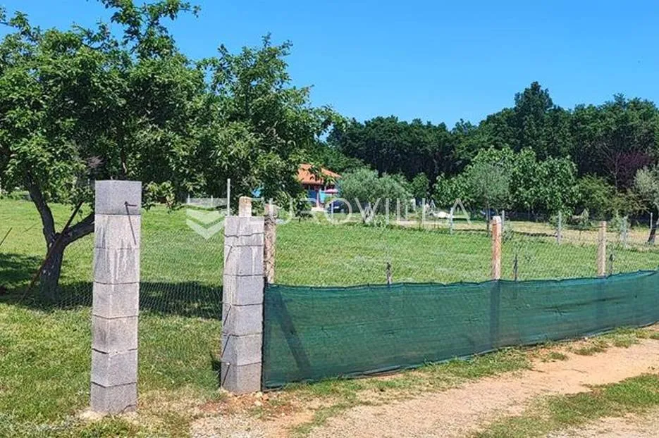 valtura, ravno poljoprivredno zemljište sa uređenim putem - slika 3