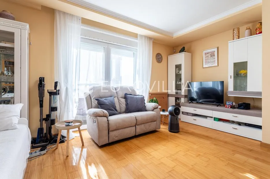vodice, prekrasna kuća sa apartmanima i bazenom - slika 6