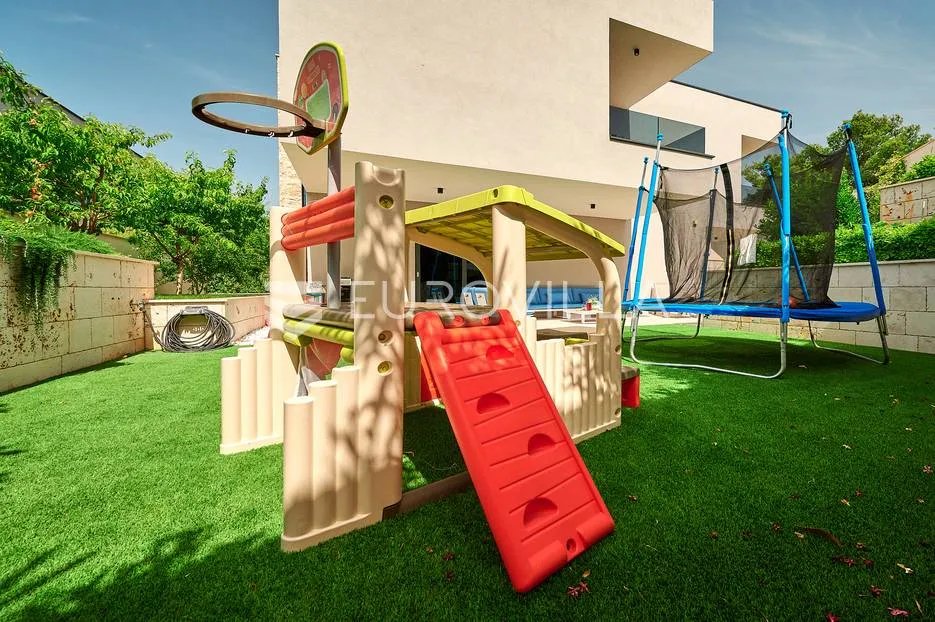 trogir - marina, luksuzna vila s bazenom i wellnessom - slika 29