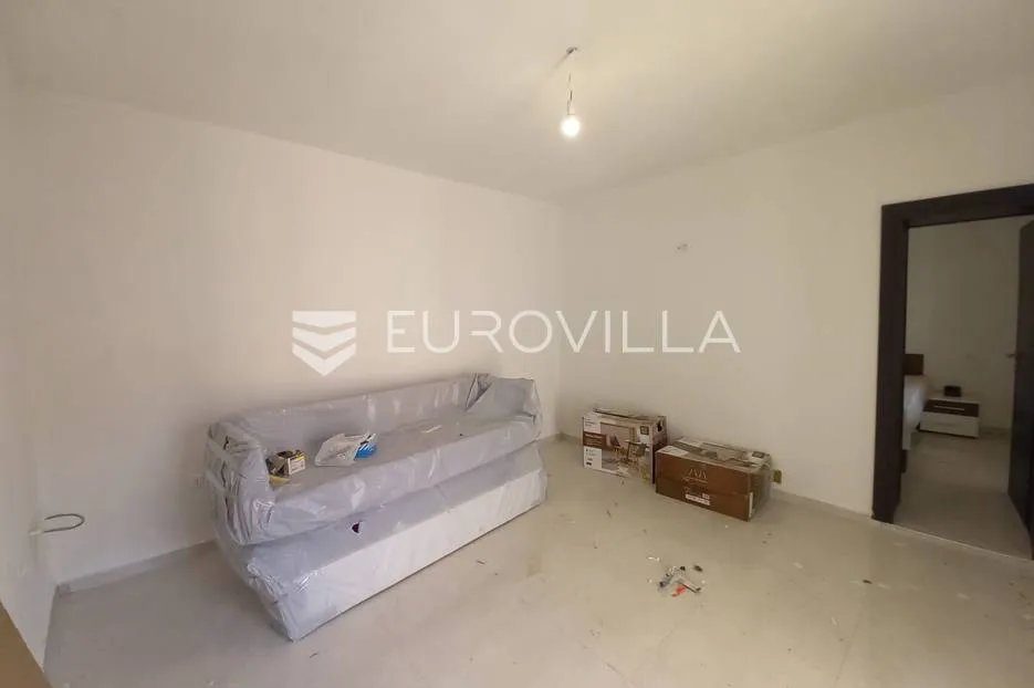 medulin, potpuno renovirana kuća s tri stana. pogled na more! - slika 30