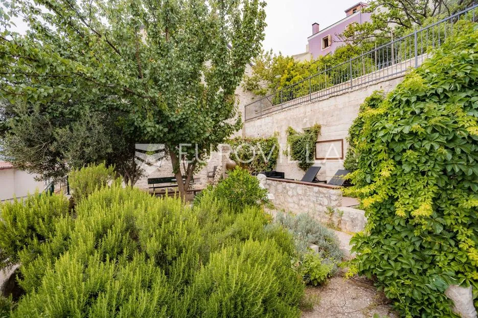 šibenik, stara gradska jezgra, povijesna palača iz 12. stoljeća - slika 4