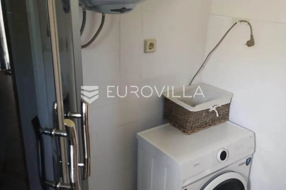 starigrad, tribanj, prostrana kuća s pogledom na more i šest apartmana - slika 24