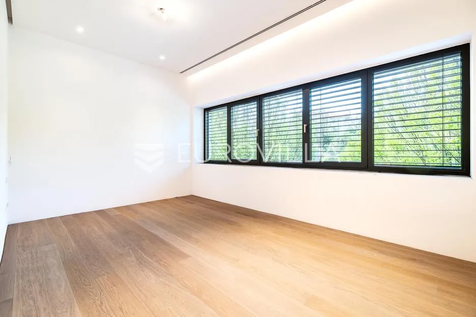 kaptol centar luksuzan penthouse 304 m² - slika 11
