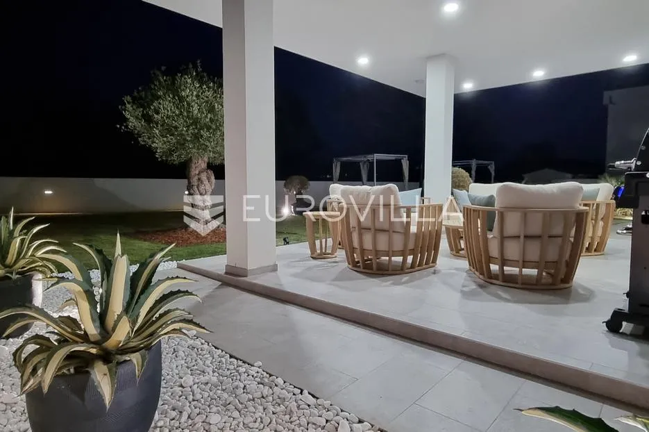 istra, svetvinčenat, moderna vila nkp 160 m2 s bazenom okružena zelenilom u mirnom naselju - slika 11