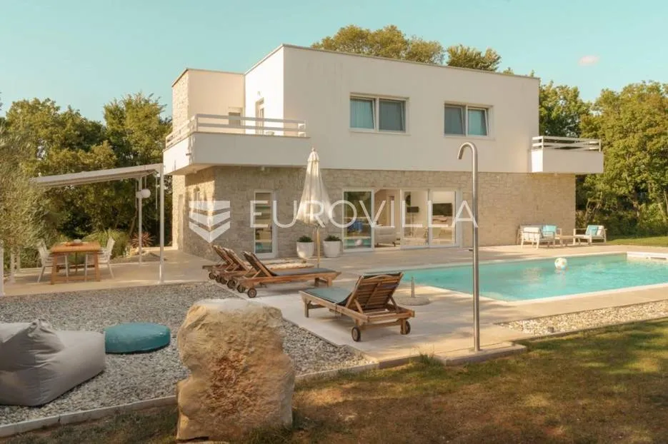 istra, žminj, prekrasna vila od 160 m2, na velikoj okućnici od 1100 m2 - slika 26