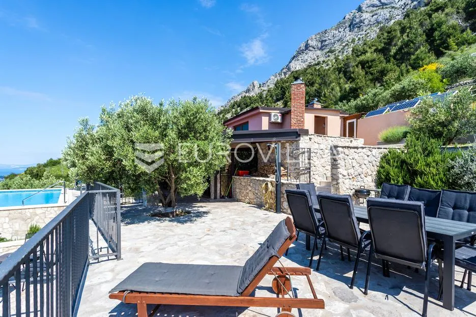 omiš, stanići, lijepa kuća s pogledom na more ukupne površine 160m2 na zemljištu površine 2546 m2 - slika 26