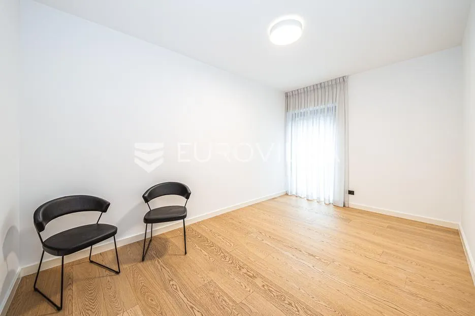 zagreb, donji grad, centar, luksuzan peterosoban stan s loggiom, terasom i vrtom 150 m² - slika 16