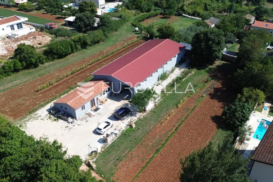svetvinčenat, čabrunići, rijetkost na tržištu, prostrana hala s dodatne dvije garsonjere - slika 2