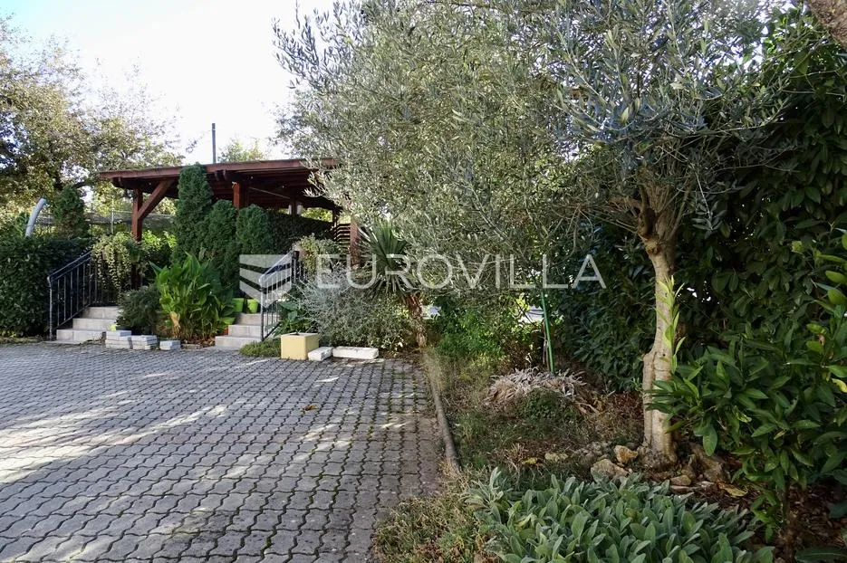 krk, malinska, kompletno namješten studio apartman površine 36.27 m², okućnica 77 m² - slika 10