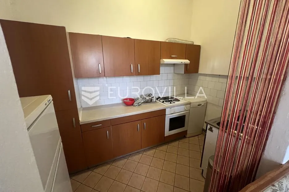 pula, kaštanjer stan u starogradnji 65 m2 - slika 4