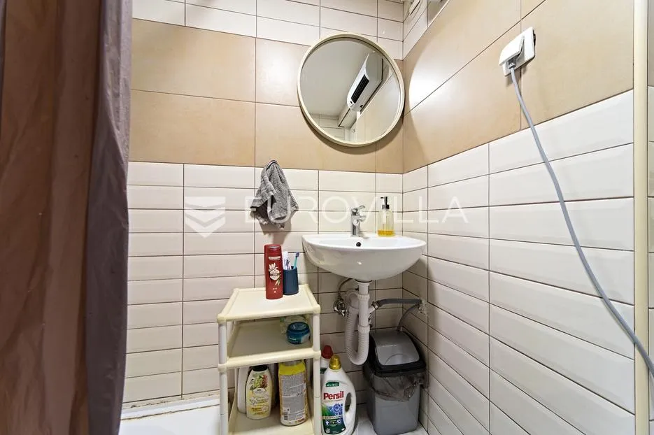 osijek, novi grad, na prodaju dva adaptirana i namještena stana u kući 41 m² - slika 20