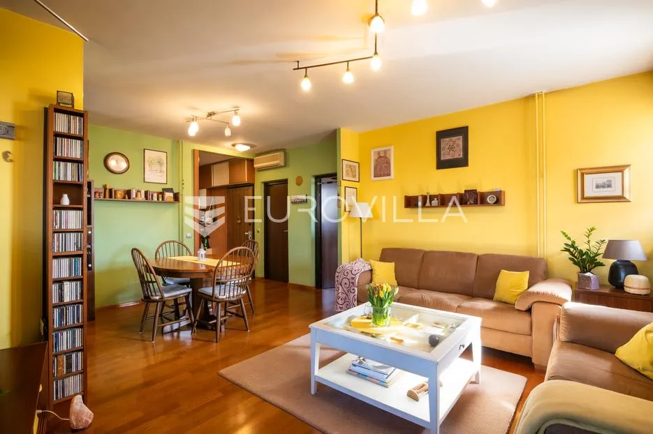 Zagreb, Sloboština, prostran četverosoban stan, neto površine 93 m²