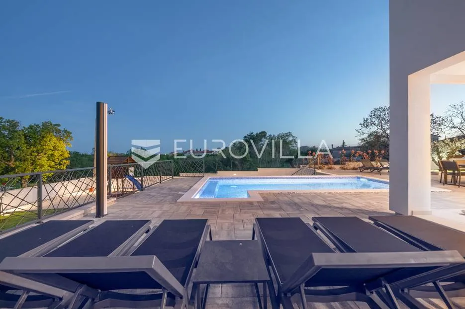 istra, krnica, moderna samostojeća kuća s bazenom i pogledom na more, 200 m² - slika 62