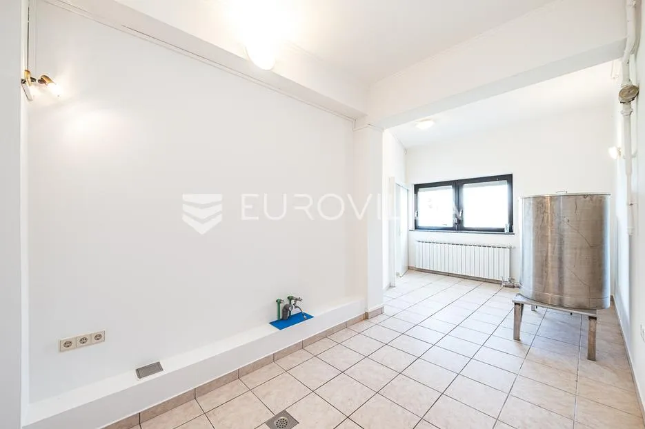 sveta nedjelja, kerestinec, poslovni prostor 70 m², parking - slika 5