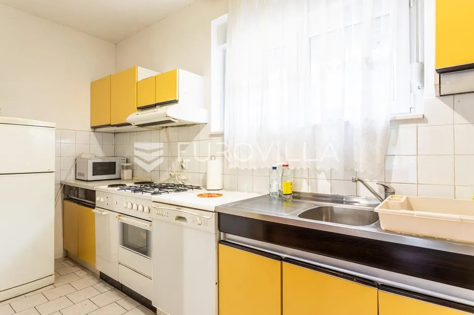 trogir, komforan jednosobni stan ukupne površine 71 m² - slika 7