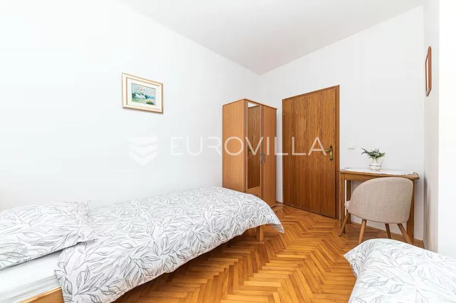 kaštel sućurac, predivna kuća s bazenom u prvom redu do mora - slika 14