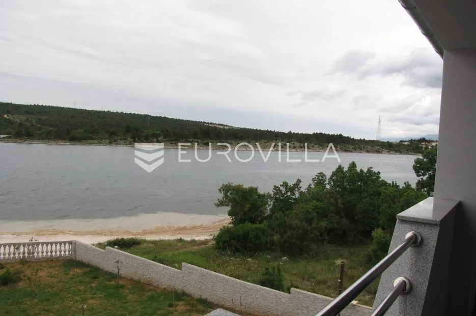 kruševo, crna punta, prekrasna kuća prvi red do mora s tri stambene jedinice - slika 39