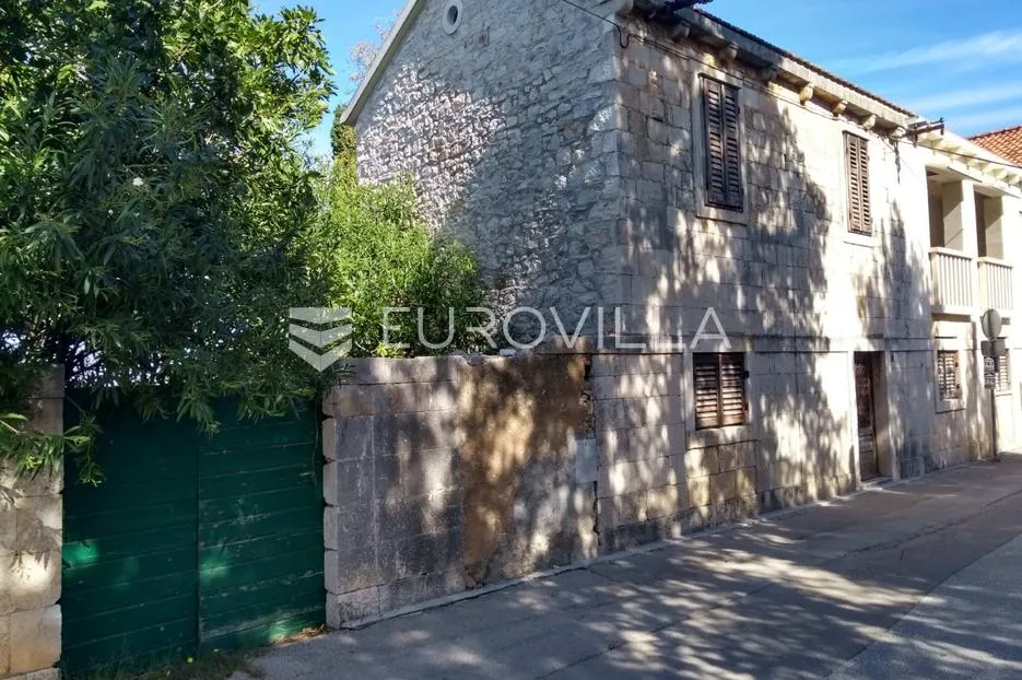otok brač, sutivan - kamena kuća na plaži - slika 2