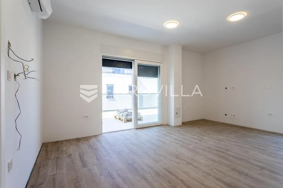 vodice, trosoban stan s krovnom terasom - slika 6