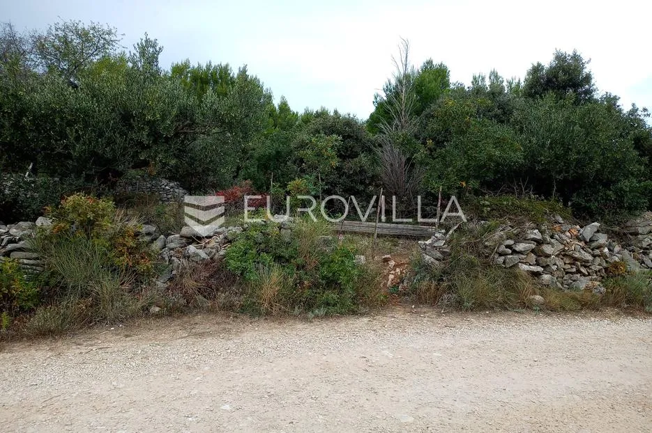 brač, donji humac, zemljište površine 10984 m² - slika 2
