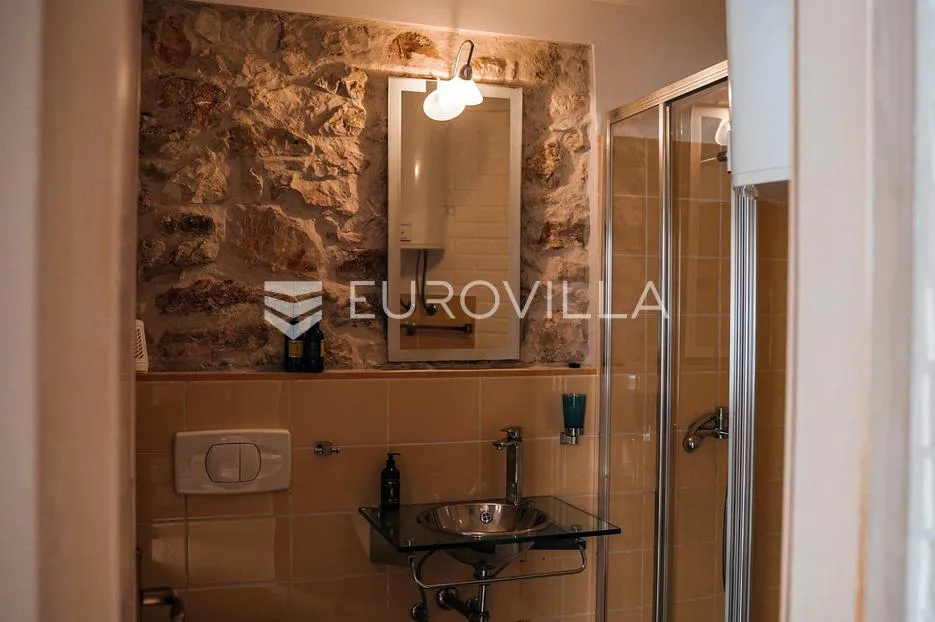 mali lošinj, susak, dvojna tradicionalna kamena kuća 159 m² - slika 9