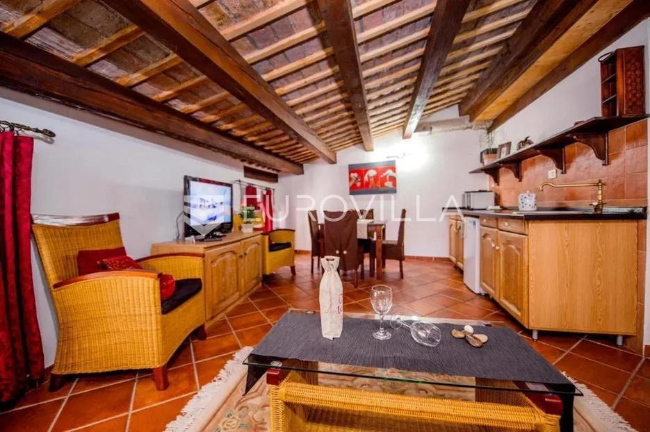 istra, rovinj, apartman na prvom katu nkp 39,95 m2 na 100 metara od mora - slika 2
