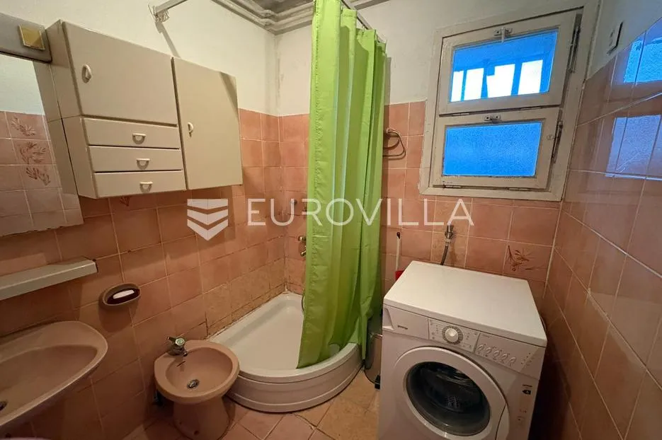 karlovac, borlin, kuća 720 m² s poslovnim prostorom, gospodarskom zgradom i nogometnim terenom - slika 13