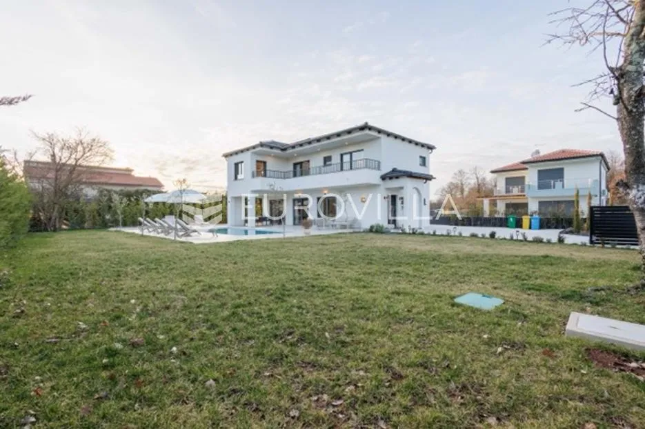 istra, svetvinčenat, elegantna samostojeća kuća sa bazenom okružena zelenilom - slika 5