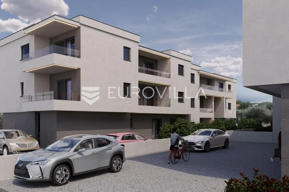 Istra, Pula Štinjan, moderan stan, dvije spavaće sobe, parking, ostava