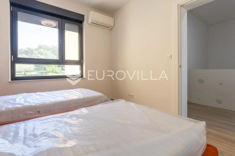 istra, poreč, suvremena kuća s privatnim vrtom, jacuzzijem i saunom - slika 15