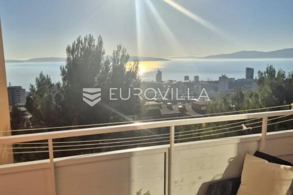 rijeka, gornja vežica, uređen trosoban stan s lođom i pogledom - slika 2