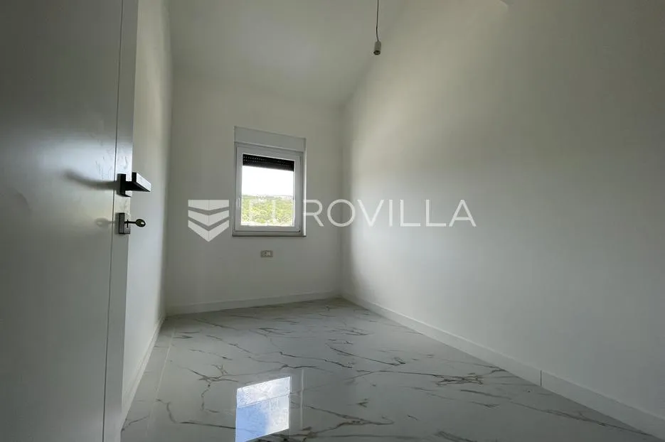 rijeka, banderovo, moderan četverosobni stan 110 m² - slika 12
