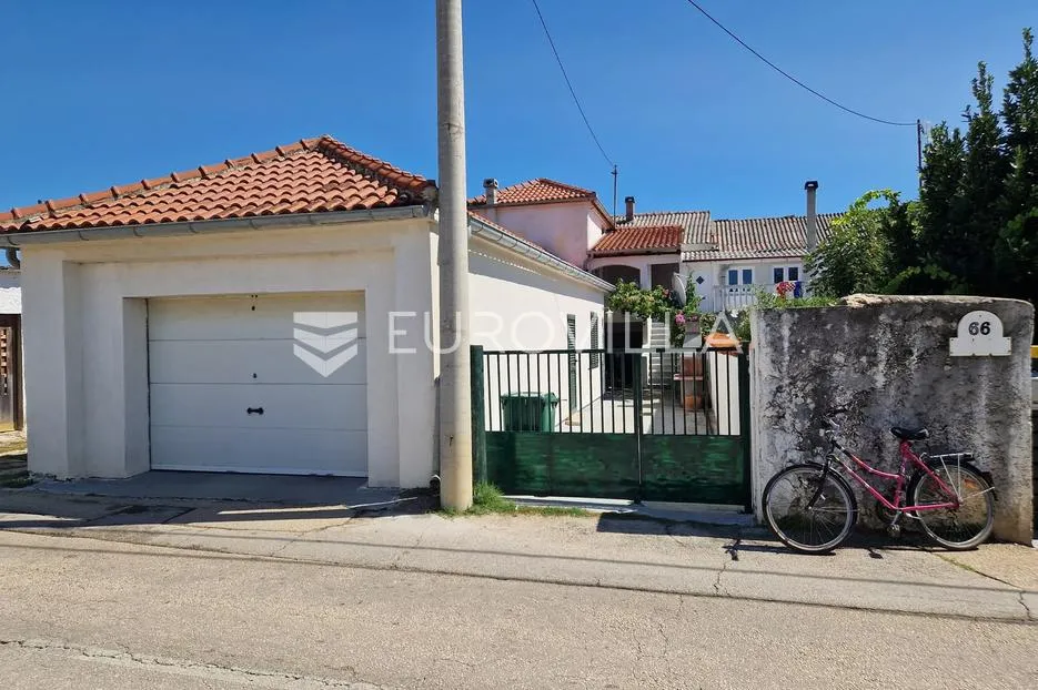 Zadar, Nin obiteljska kuća s pogledom na Velebit - Vrsi