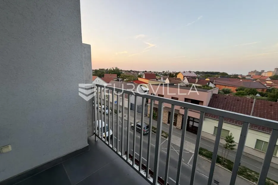 đakovo, centar, prostran trosoban stan od 112 m² u zgradi s liftom - slika 40