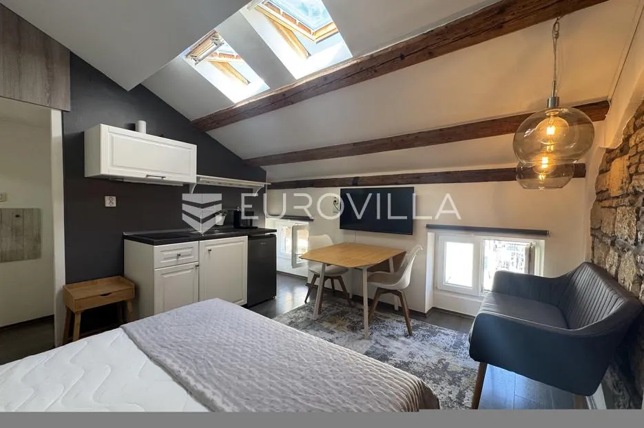 istra, rovinj, funkcionalan studio 19.8 m² na 4. katu u centru grada - slika 2