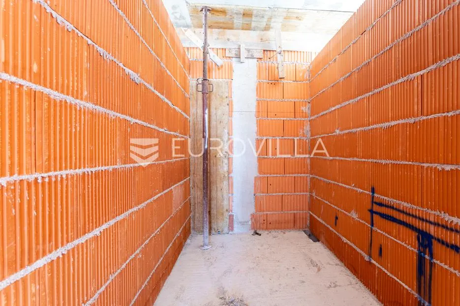 kaštel lukšić, trosoban penthouse s krovnom terasom i dva parkirna mjesta - slika 37