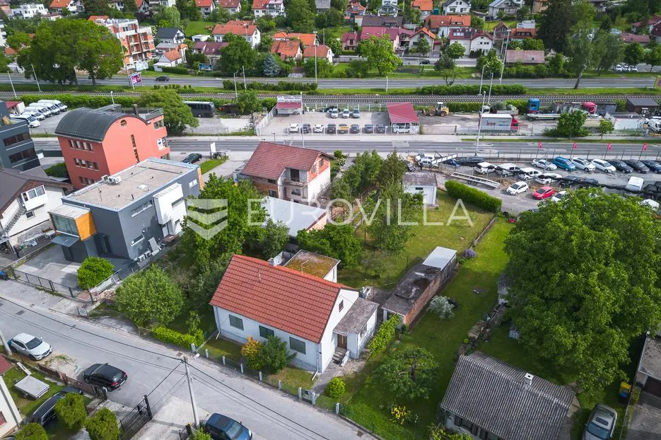 Zagreb, Samoborska cesta, obiteljska kuća na građevinskom zemljištu 868 m² unutar M1 i S namjene