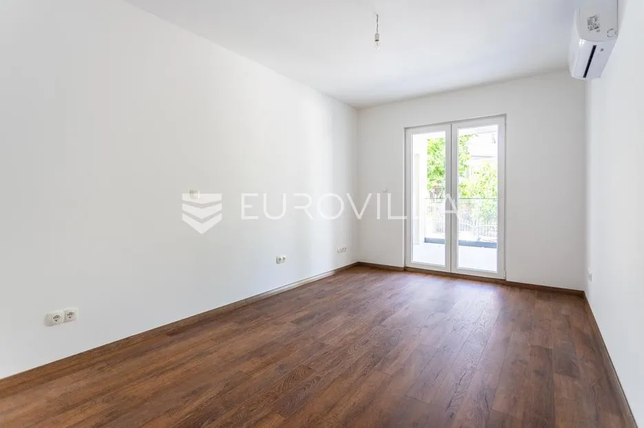 čiovo, trosoban stan na drugoj etaži, prvi red do mora - slika 6