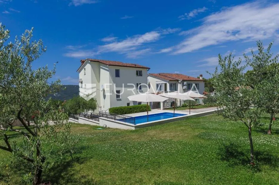 istra, trget, kuća s bazenom i pogledom na more - slika 2