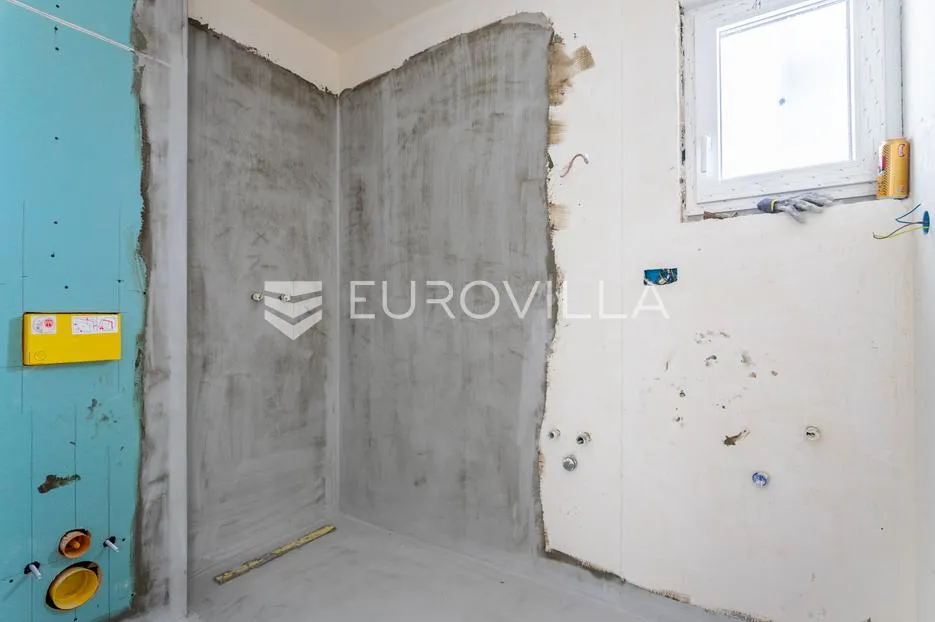 čiovo, okrug gornji, trosoban stan s privatnom krovnom terasom - slika 6